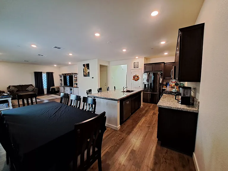 1160 Yale Dr — Photo 10