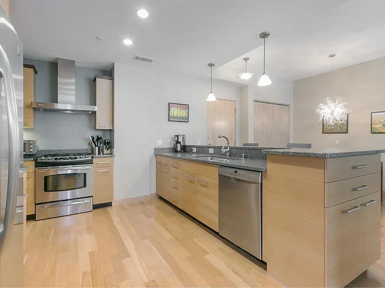 309 W Washington Ave #401 — Photo 17