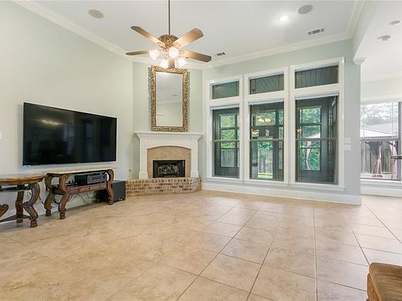 4th image of 180 Golden Meadow Dr