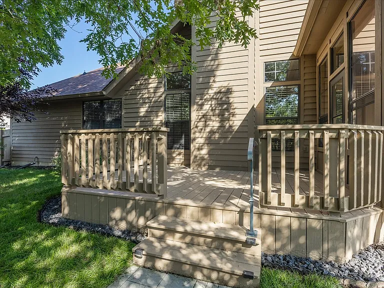 11179 Avery Row — Photo 28