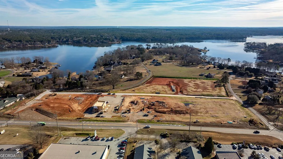 8 Thunder Pointe Dr photo 1