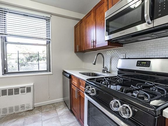 3rd image of 10420 Queens Blvd APT 22P