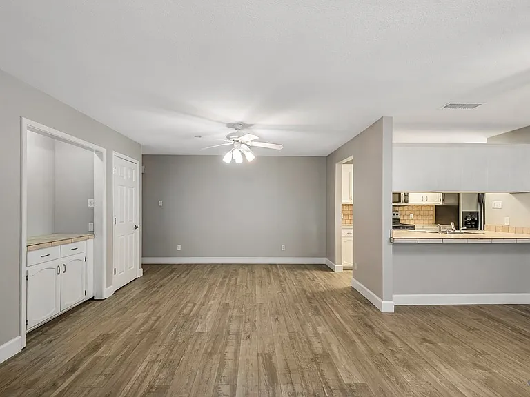 422 W Pecan Ave #D — Photo 9