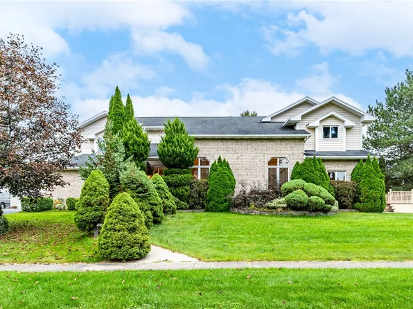 98 Whispering Winds Ln, Rochester, NY 14626