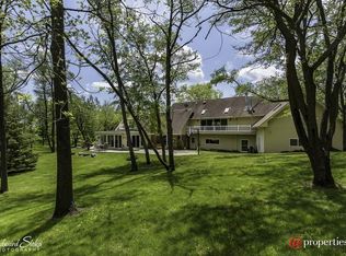 9904 Country Club Rd, Bull Valley, IL 60098