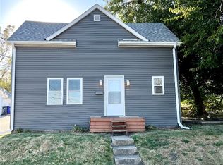 114 11th St SW, Cedar Rapids, IA 52404