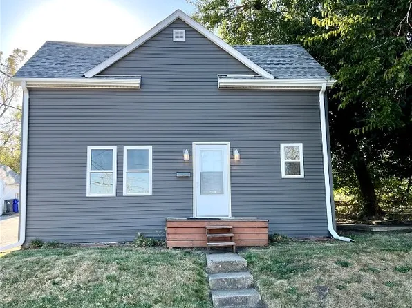 114 11th St SW, Cedar Rapids, IA 52404