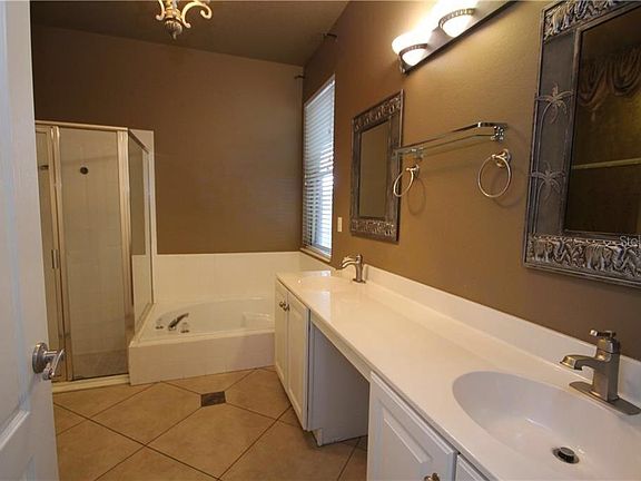 3rd image of 500 Lakescape Ct #1