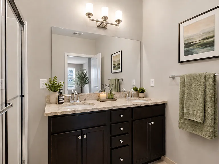 Essex Chase Apartments — Photo 14