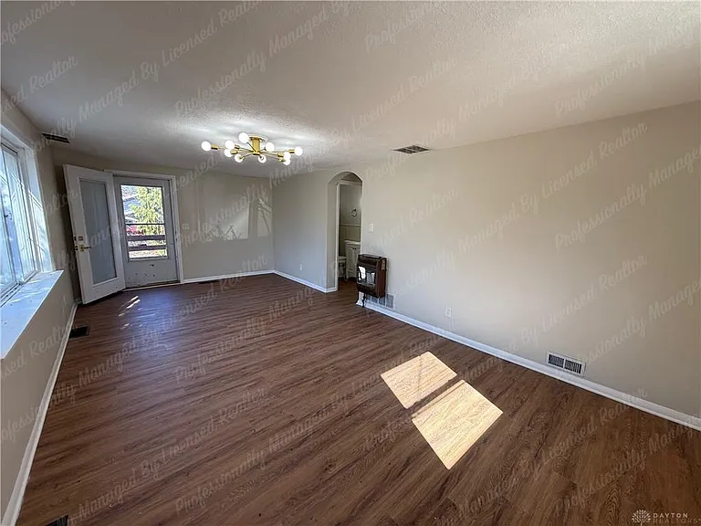 675 Wright St — Photo 7