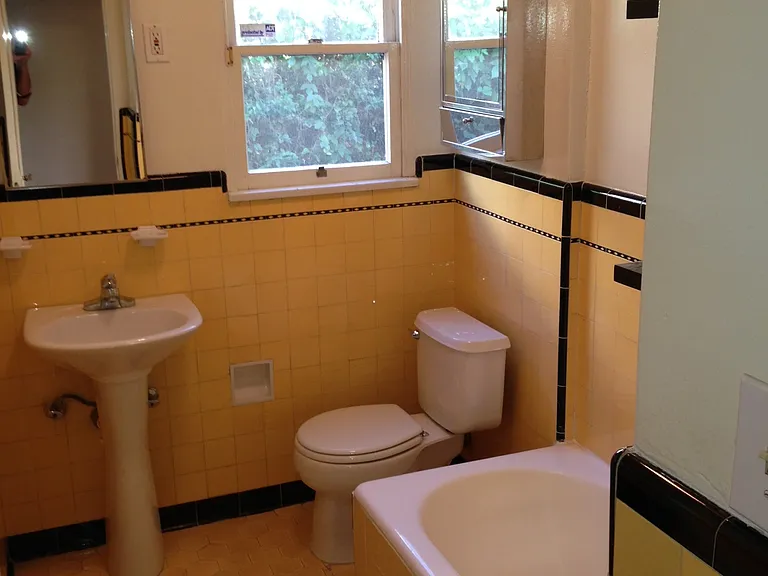 1025 S Curson Ave — Photo 5