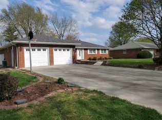 1909 Cypress St, Higginsville, MO 64037