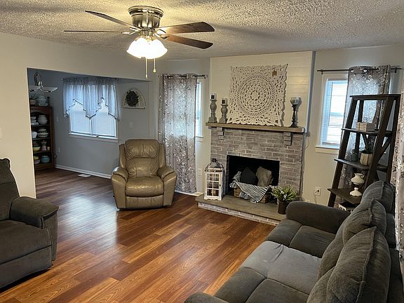 4th image of 1722 Lakeside Dr
