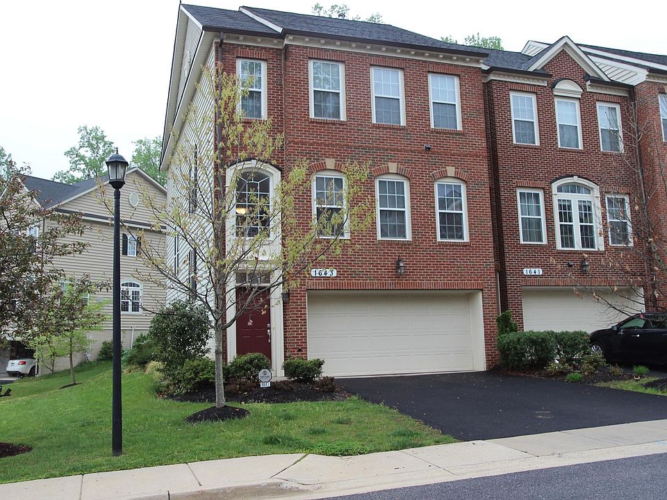 End unit street view
