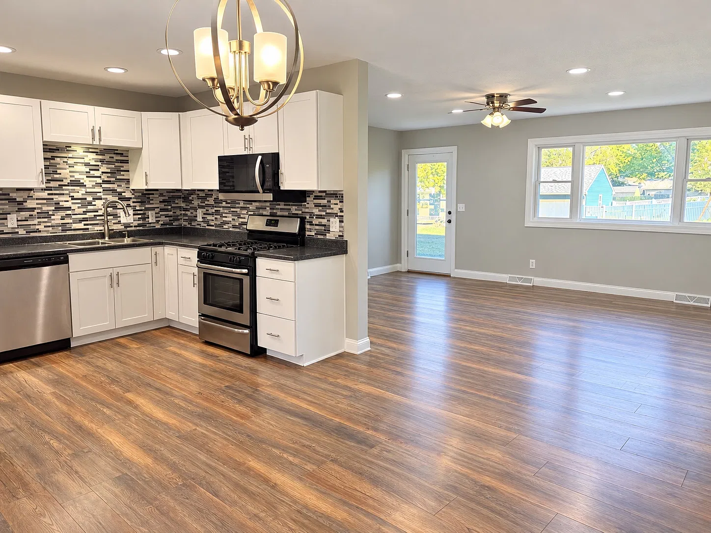 3142 Welshire Dr — Photo 3