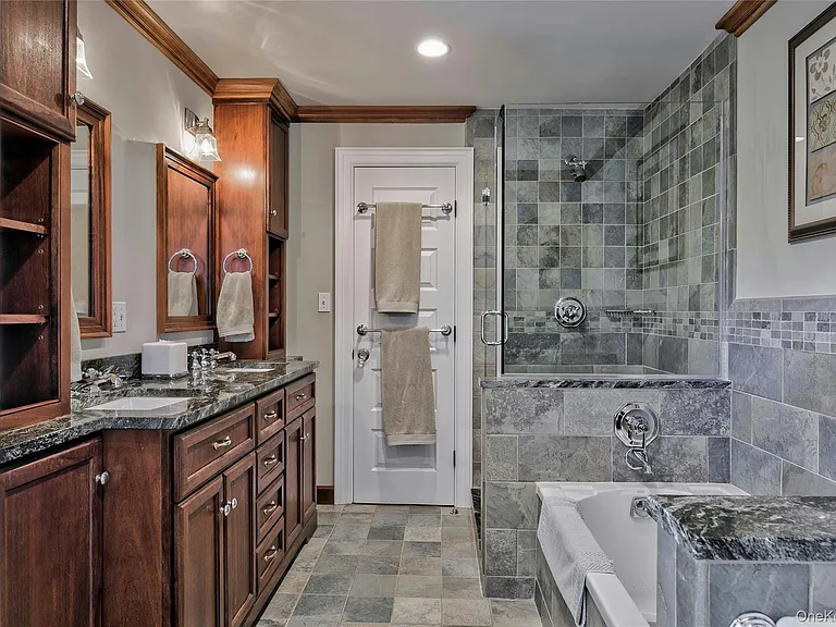 14 Buckingham Pl — Photo 32