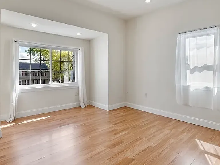 20 Holbrook Ave #1 — Photo 4