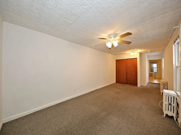 Apartment for Rent — Photo 2