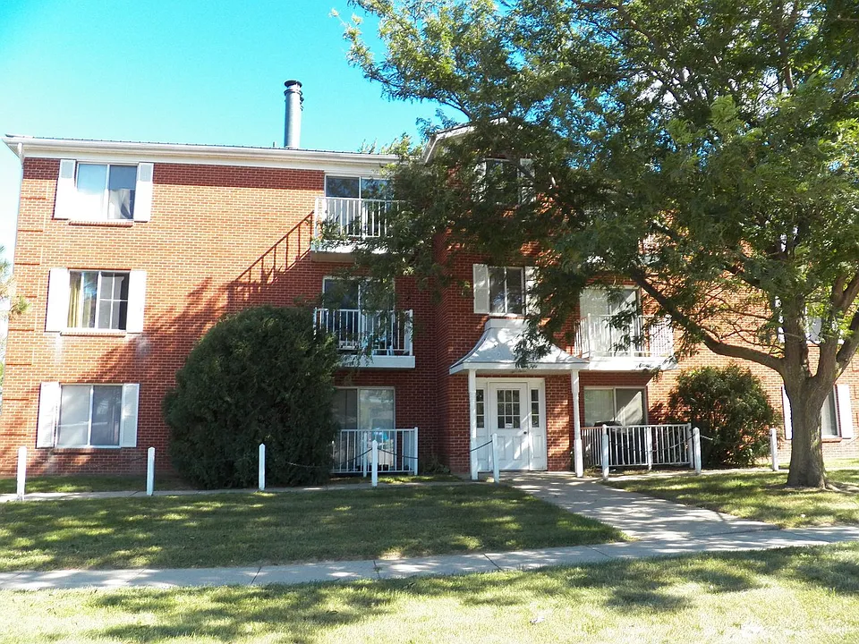 1050 Grand Ave