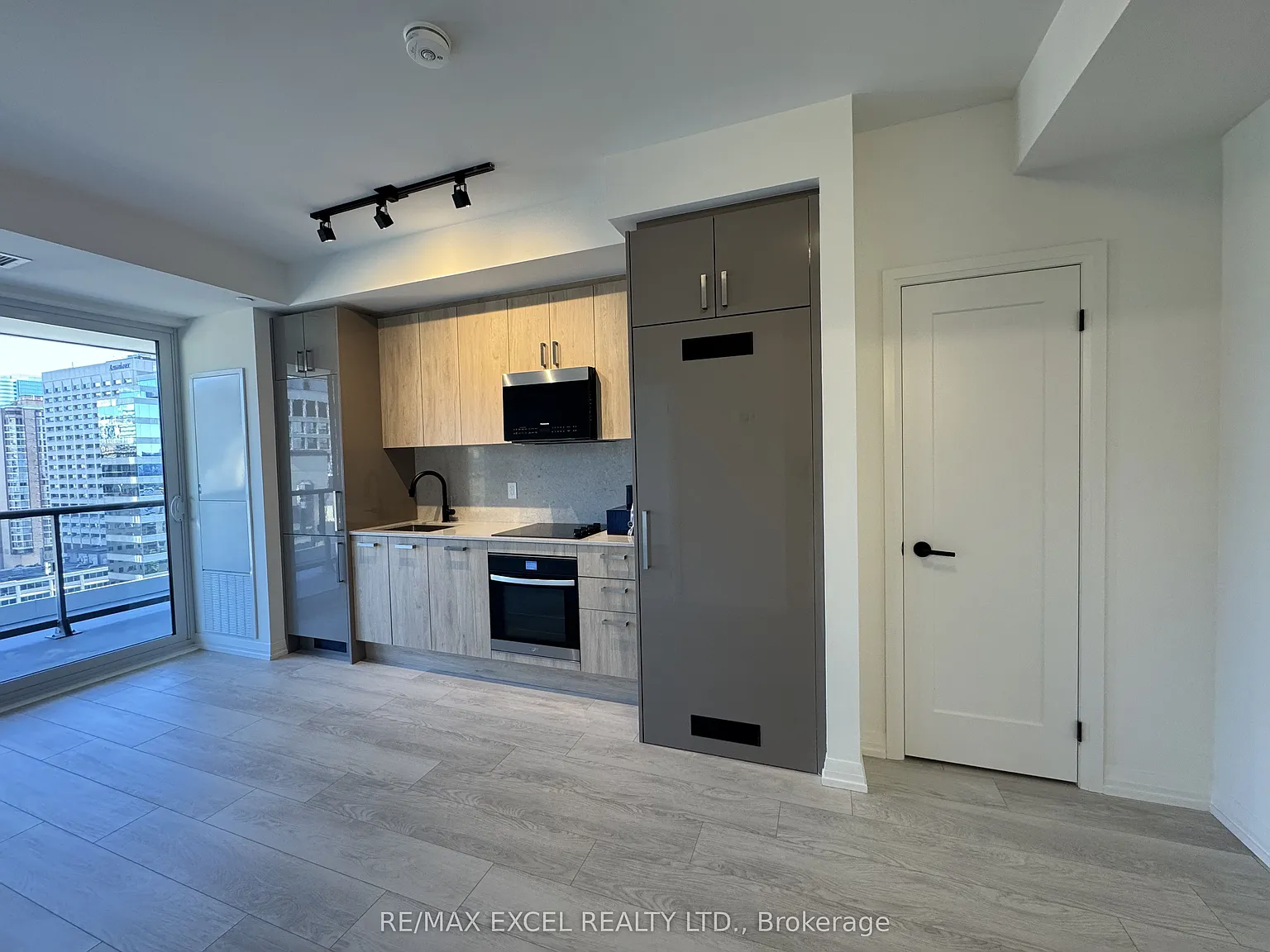 1 bed, $2,390 — Photo 3