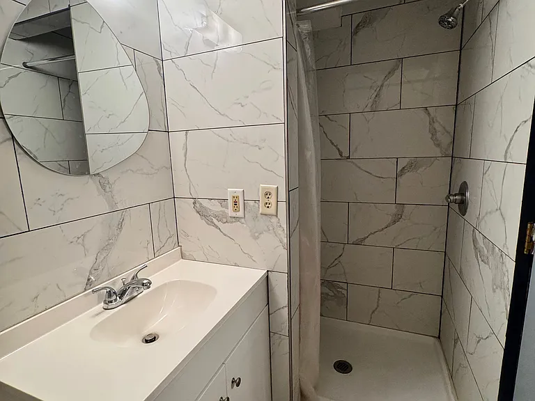 1870 Hart St #8 — Photo 7