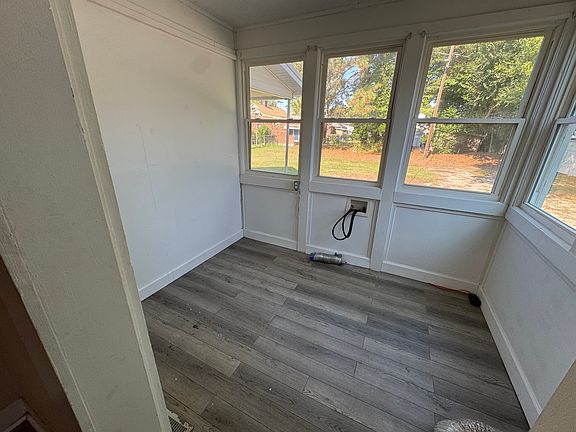5th image of 702 Nelson St