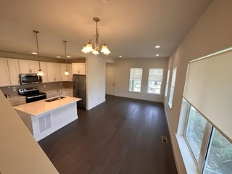 628 Discovery Pkwy — Photo 25