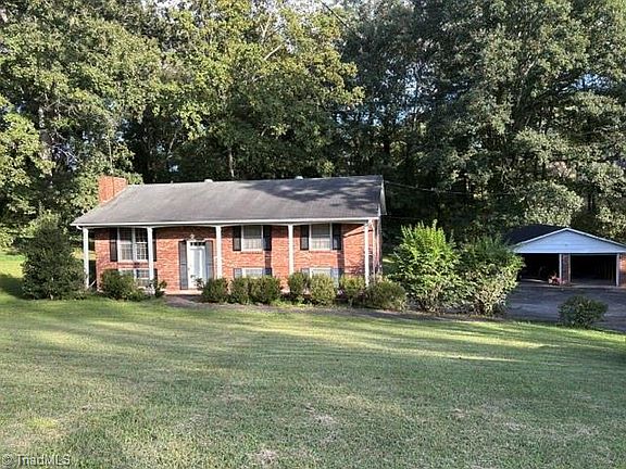 3rd image of 1224 Mountain View Rd