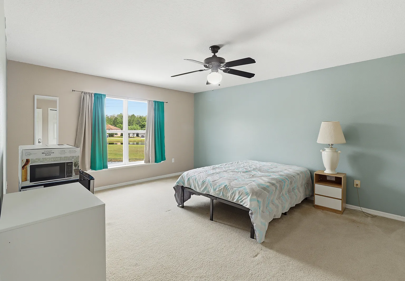 4 bed, 2.5 bath, 2790 sqft, $900 — Photo 2