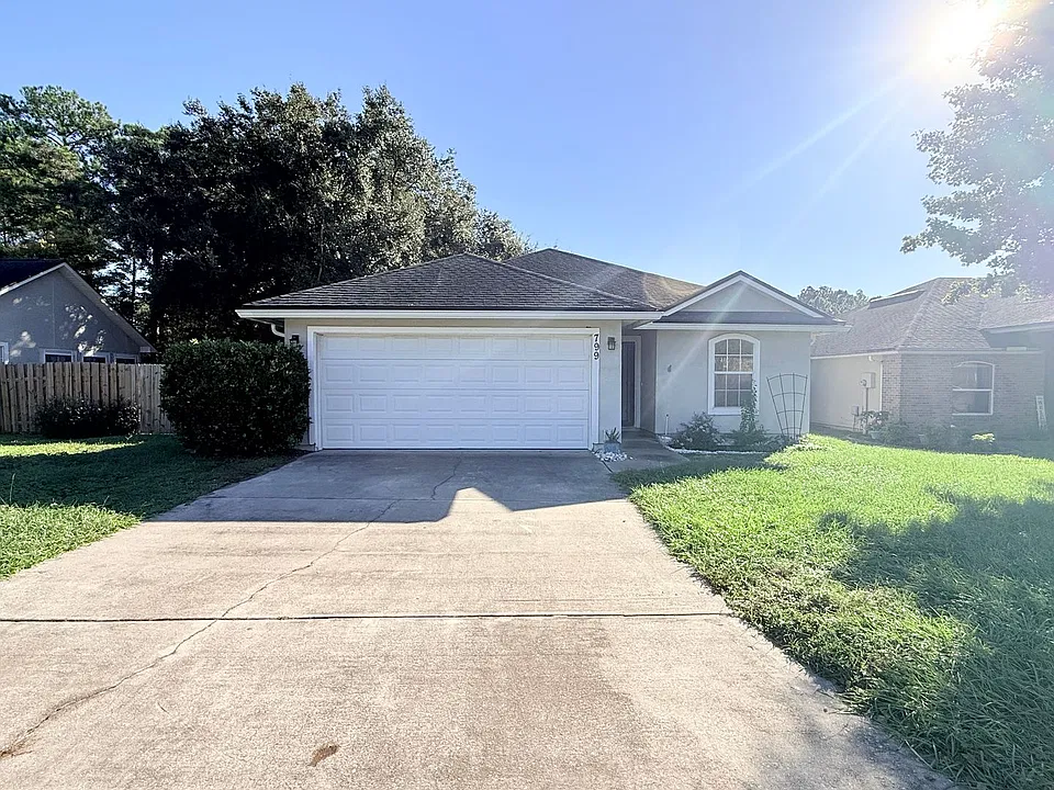 799 Benton Harbor Dr E