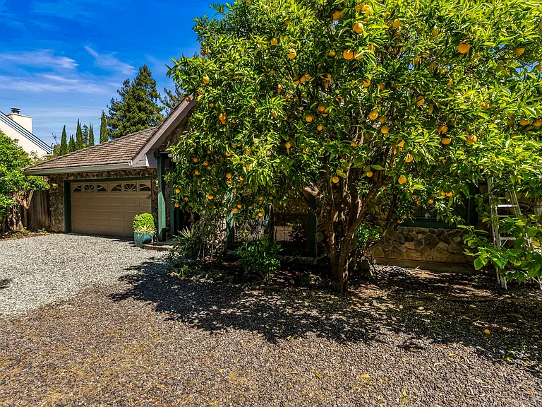 6578 Oak Leaf Ct — Photo 3