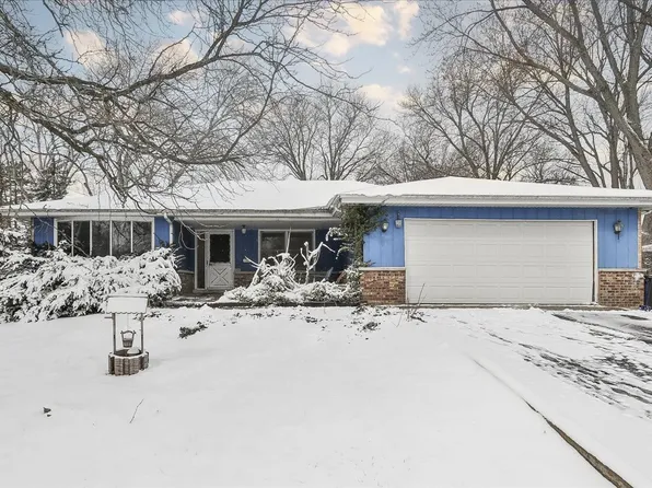 1326 Summit Dr, Schaumburg, IL 60193