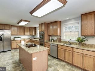 17405 Amity Dr, Gaithersburg, MD 20877