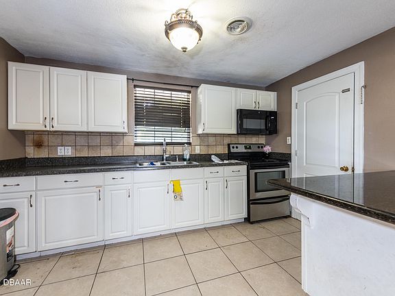 5th image of 1424 Flomich St