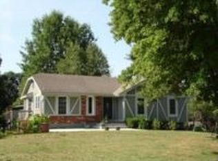 2001 Overland Dr, Liberty, MO 64068