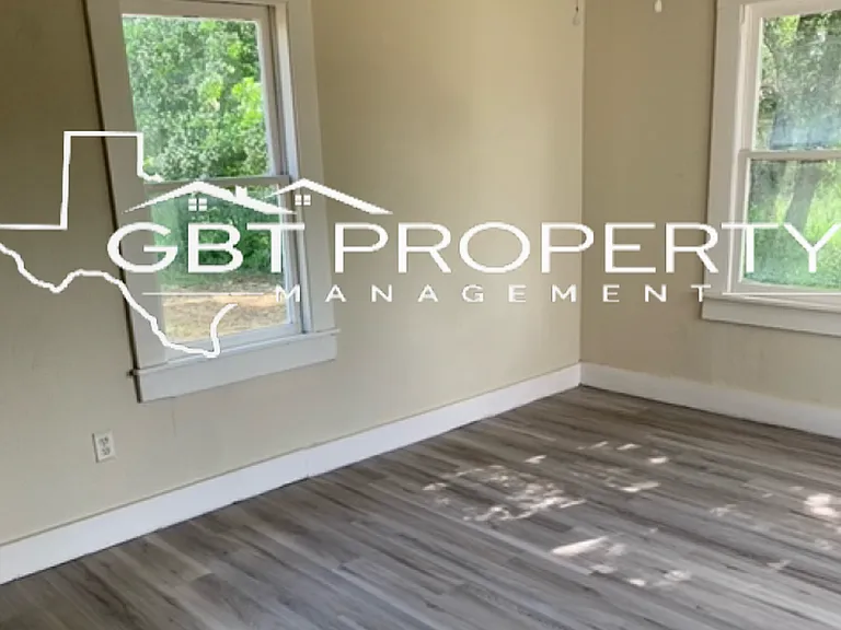 1108 E Lee Ave — Photo 8