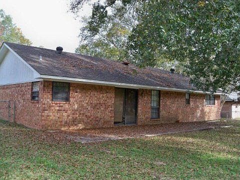 2nd image of 411 Willow Oak St