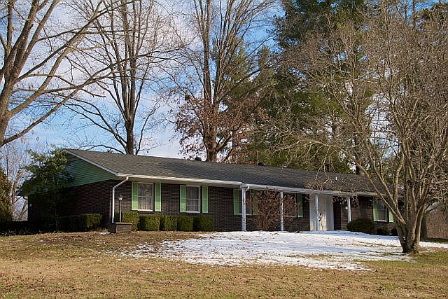 1st image of 160 E Lake Dr
