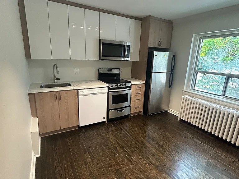 166 Eastbourne Ave #42 — Photo 4