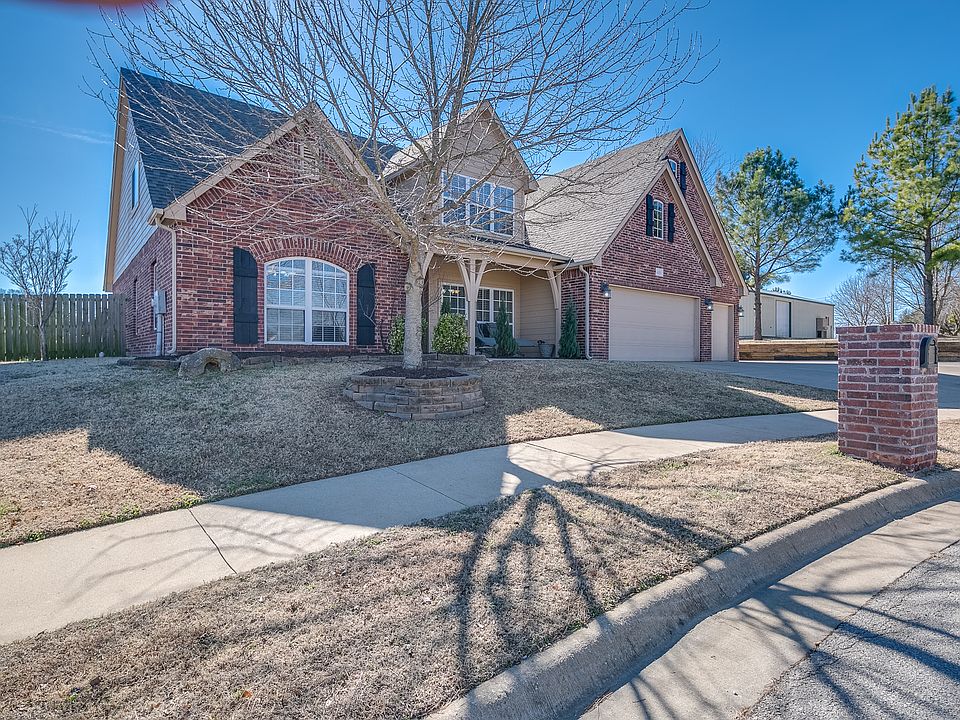 1st image of 5005 SW Golden Eagle Ave