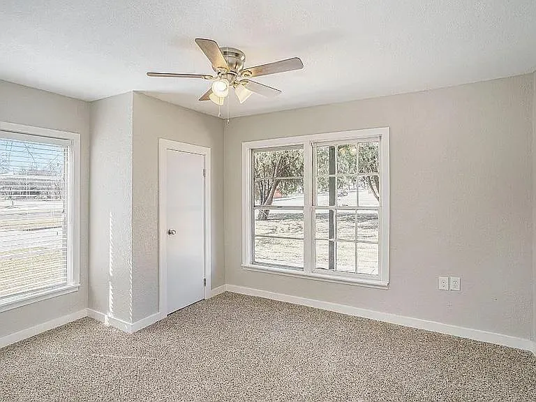 1213 Meadow Park Dr — Photo 8