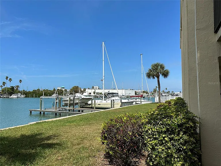 12500 Capri Cir N #401 — Photo 49