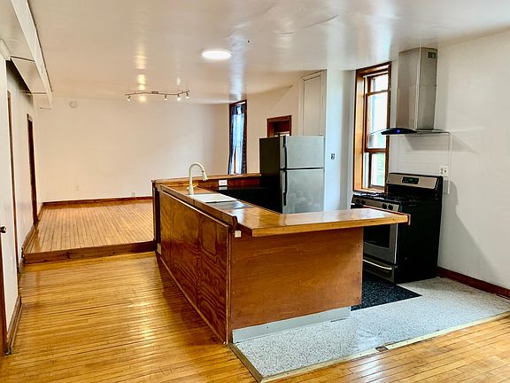 2nd image of 609 S 16th St Floor 2