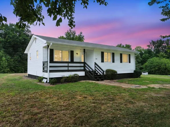 1197 Straightstone Rd, Gretna, VA 24557