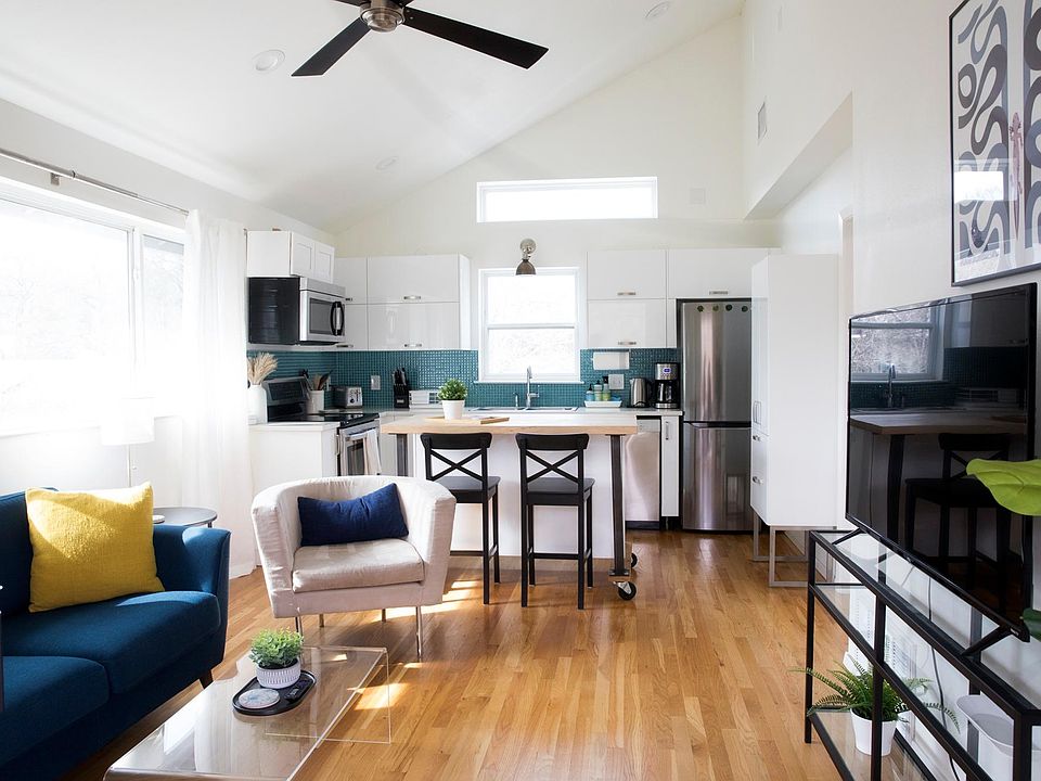 1st image of 3303 Hemlock Ave #B