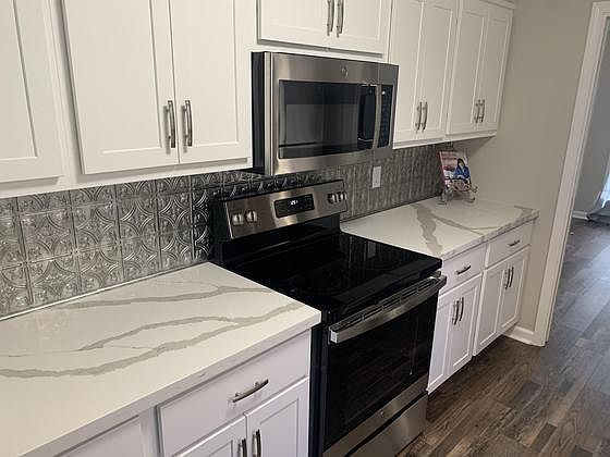 2nd image of 425 Yorktown Ln