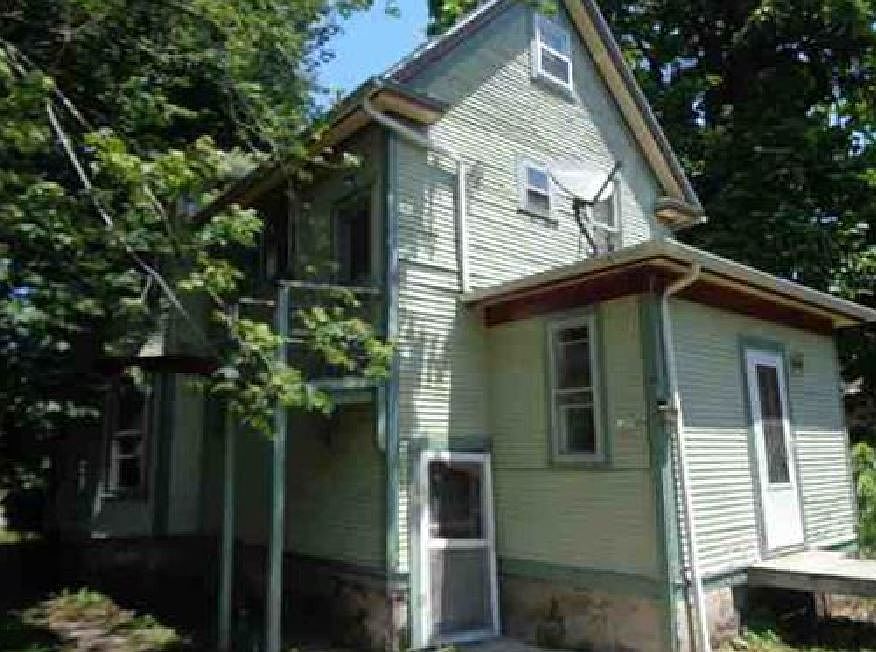 2nd image of 742 Peck St