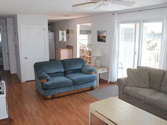 3rd image of 207 E 22nd St