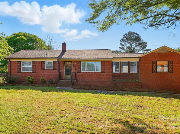 8408 McClure Cir, Charlotte, NC 28216