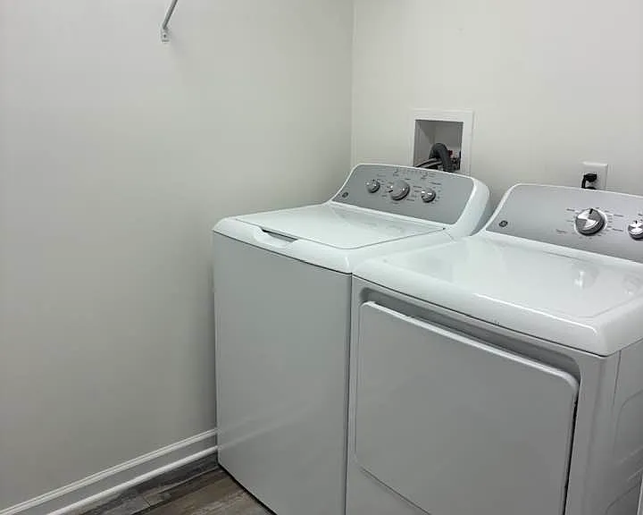 all apartments have full size washer and dryers